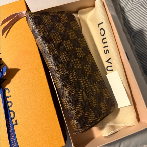 Louis Vuitton Brown Checkered Wallet - Picture 1 of 3